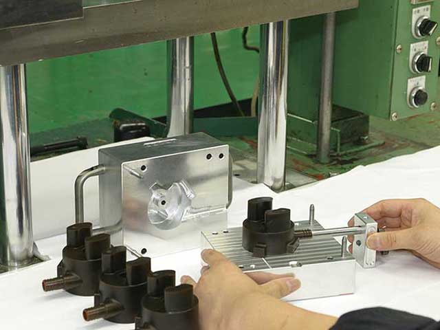 ロストワックス(精密鋳造)の製造工程 キングパーツ株式会社