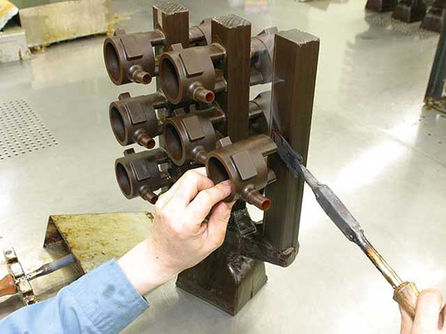 ロストワックス(精密鋳造)の製造工程 キングパーツ株式会社